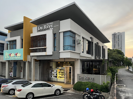 DeReve Saloon