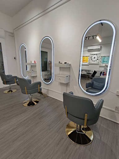 INS HAIR BEAUTY STUDIO
